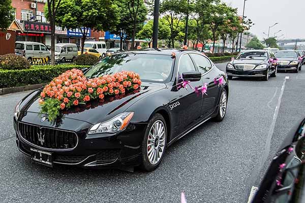 婚車(chē)租賃價(jià)格與我們租賃的婚車(chē)種類(lèi)息息相關(guān)