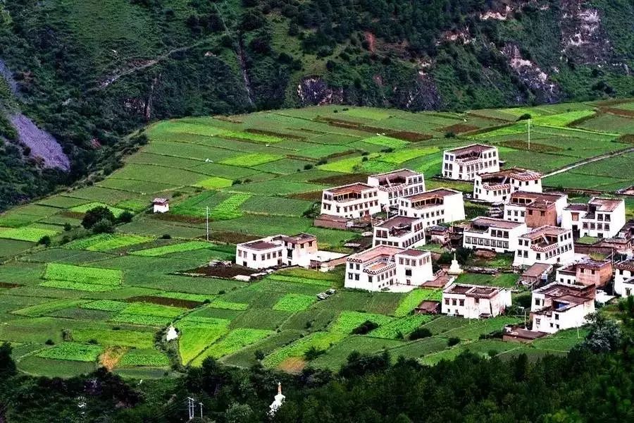 國慶去哪里玩，廈門租車自駕去川西，一個景色媲美西藏的地方